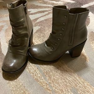 Ladies gray booties sz 7